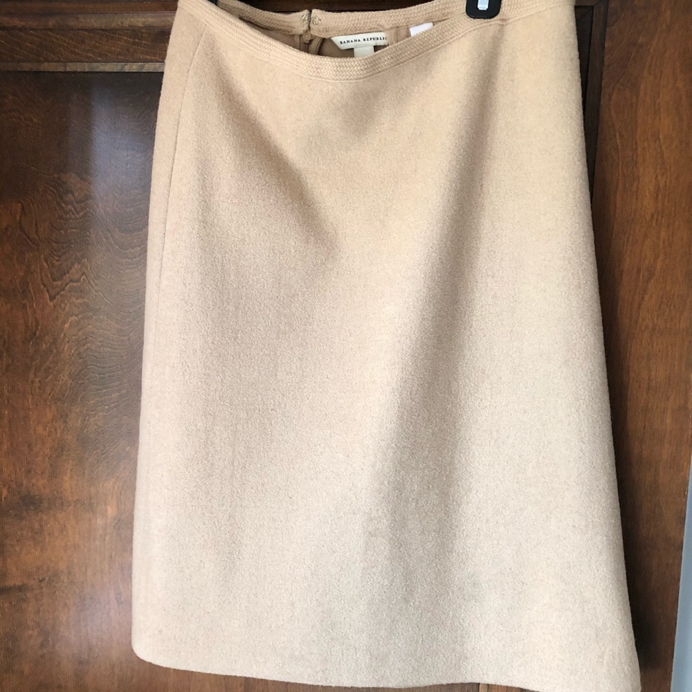A line Banana Republic wool skirt w/braided trim